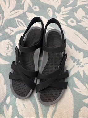 Baretraps Black Women's Strappy Sandals